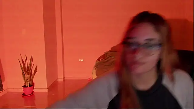 Snapshot of atenas_05_ chatting on 02-07-26, 09:28 atenas 05 online show from 02-07-26, 09:28