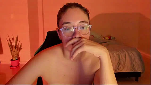 Snapshot of atenas_05_ chatting on 02-22-26, 09:44 atenas 05 online show from 02-22-26, 09:44