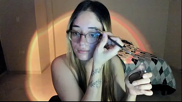 Snapshot of atenas_05_ chatting on 10-02-25, 06:39 atenas 05 online show from 10-02-25, 06:39