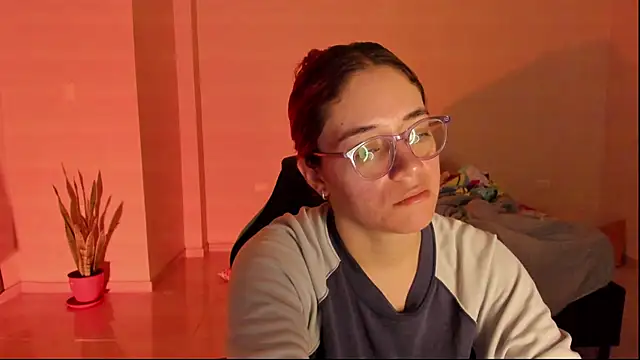 Snapshot of atenas_05_ chatting on 02-10-26, 09:30 atenas 05 online show from 02-10-26, 09:30