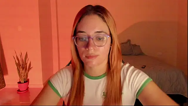 Snapshot of atenas_05_ chatting on 02-15-26, 09:36 atenas 05 online show from 02-15-26, 09:36