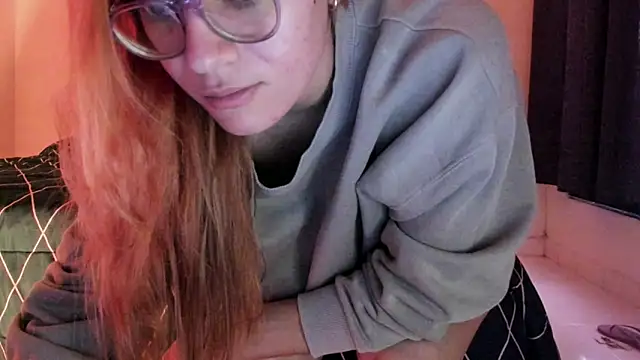 Snapshot of atenas_05_ chatting on 05-16-26, 10:36 atenas 05 online show from 05-16-26, 10:36