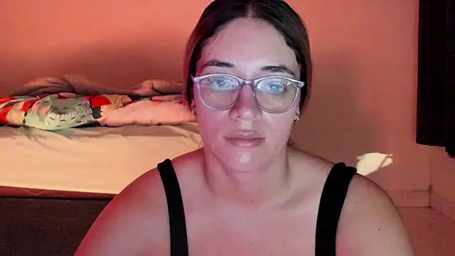 Snapshot of atenas_05_ chatting on 04-24-26, 09:33 atenas 05 online show from 04-24-26, 09:33