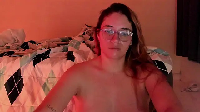 Snapshot of atenas_05_ chatting on 05-14-26, 09:28 atenas 05 online show from 05-14-26, 09:28