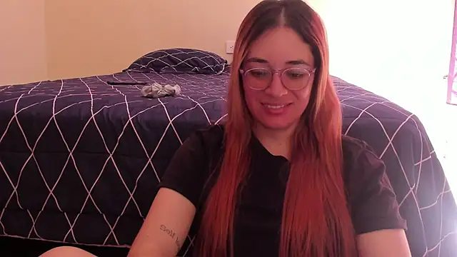 Snapshot of atenas_05_ chatting on 05-17-26, 01:44 atenas 05 online show from 05-17-26, 01:44