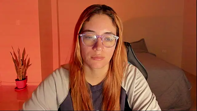 Snapshot of atenas_05_ chatting on 02-21-26, 09:33 atenas 05 online show from 02-21-26, 09:33