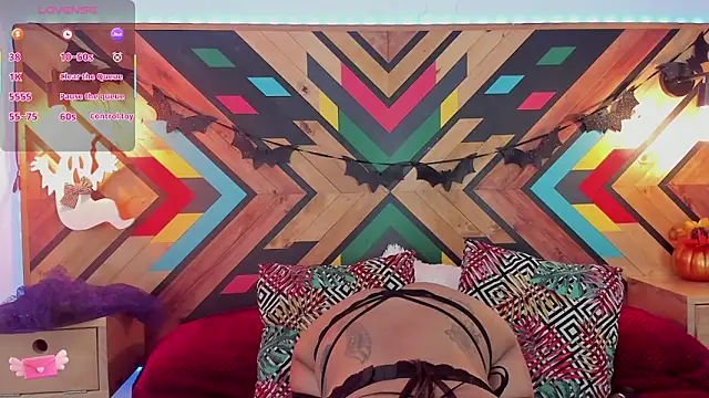 NaiirobiSwan online show from 10-30-25, 07:33