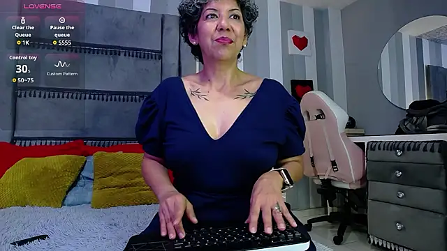 Julianewell online show from 03-10-26, 12:31