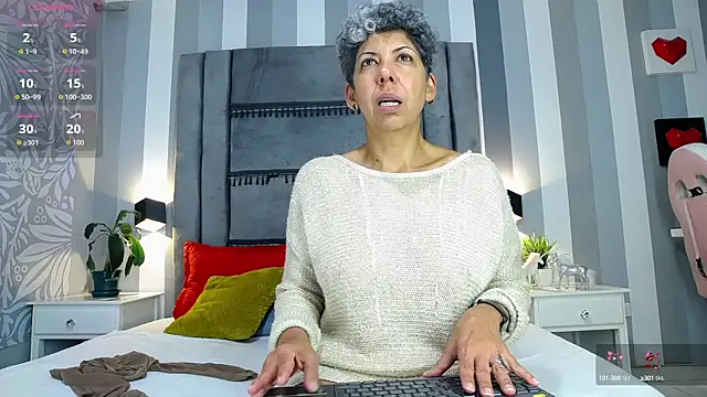 Julianewell online show from 10-16-25, 12:35