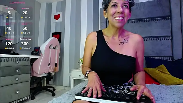 Julianewell online show from 07-24-26, 12:12