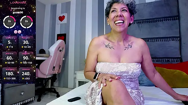 Julianewell online show from 04-14-26, 12:32