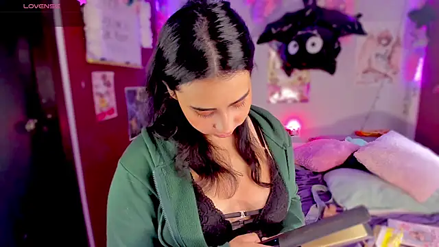 kiki cavilll online show from 01-27-25, 02:13