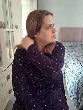 cansuozell online show from 12-19-25, 10:06