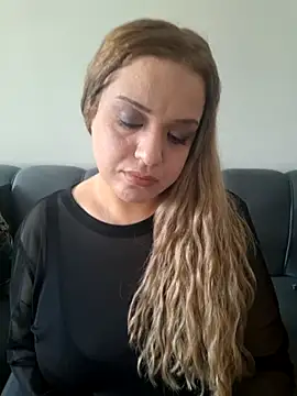 cansuozell online show from 10-26-25, 01:11