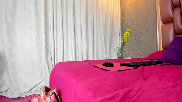 Snapshot of KOURTNEY-- chatting on 02-10-26, 02:32 KOURTNEY-- online show from 02-10-26, 02:32