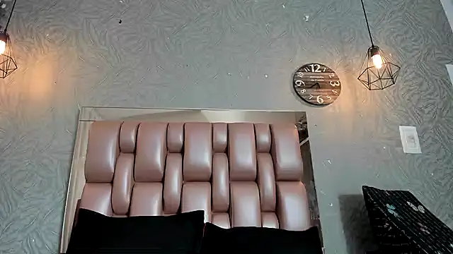 KOURTNEY-- online show from 11-11-25, 01:55