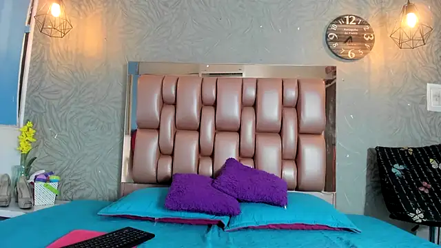 Snapshot of KOURTNEY-- chatting on 02-21-26, 02:24 KOURTNEY-- online show from 02-21-26, 02:24