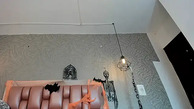 KOURTNEY-- online show from 10-27-25, 01:39