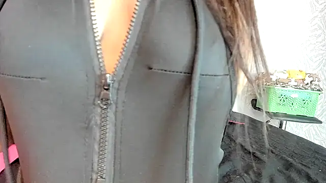 KOURTNEY-- online show from 11-25-25, 01:50