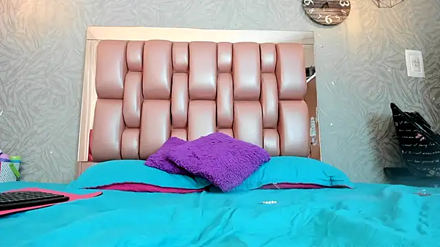 Snapshot of KOURTNEY-- chatting on 02-28-26, 02:55 KOURTNEY-- online show from 02-28-26, 02:55