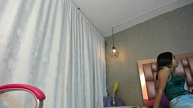 Snapshot of KOURTNEY-- chatting on 02-01-26, 02:32 KOURTNEY-- online show from 02-01-26, 02:32