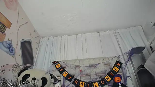 Snapshot of KOURTNEY-- chatting on 10-11-25, 01:50 KOURTNEY-- online show from 10-11-25, 01:50