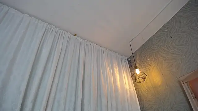 KOURTNEY-- online show from 11-08-25, 01:53