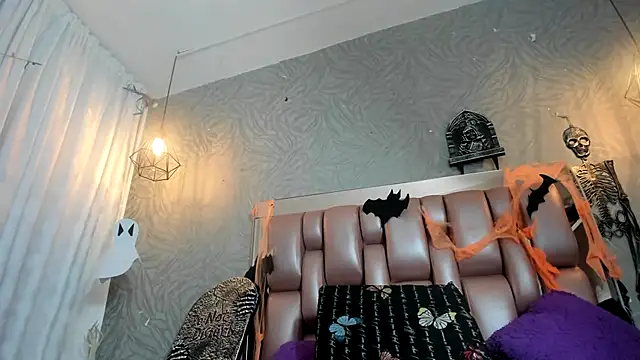 Snapshot of KOURTNEY-- chatting on 10-14-25, 01:39 KOURTNEY-- online show from 10-14-25, 01:39
