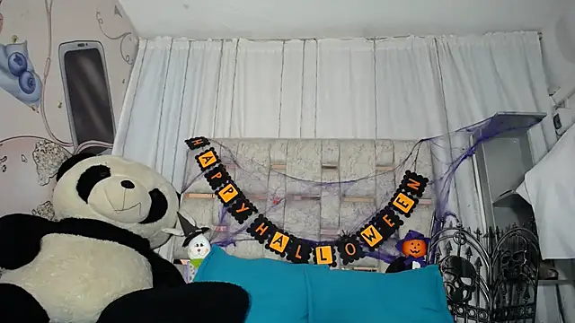 KOURTNEY-- online show from 10-26-25, 01:50