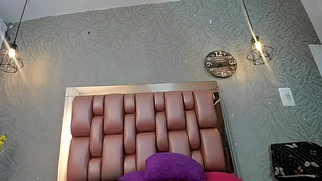 Snapshot of KOURTNEY-- chatting on 02-14-26, 02:34 KOURTNEY-- online show from 02-14-26, 02:34