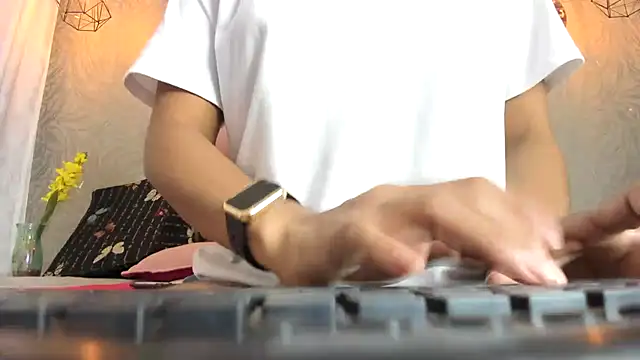 Snapshot of KOURTNEY-- chatting on 02-07-26, 02:30 KOURTNEY-- online show from 02-07-26, 02:30