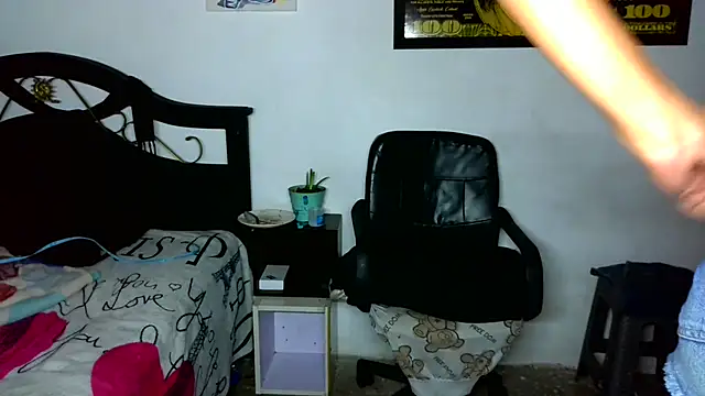 alexxa Rooa online show from 11-18-25, 01:43