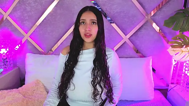 Snapshot of paulette_dupont chatting on 12-19-25, 04:38 paulette dupont online show from 12-19-25, 04:38