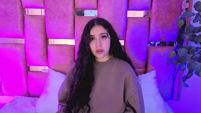 Snapshot of paulette_dupont chatting on 10-29-25, 03:38 paulette dupont online show from 10-29-25, 03:38