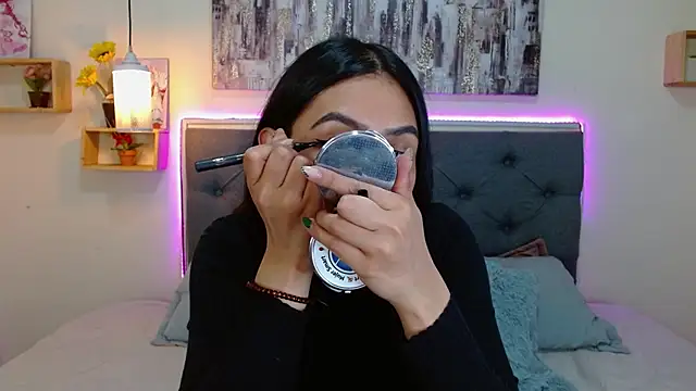 mia aira online show from 09-19-25, 02:43