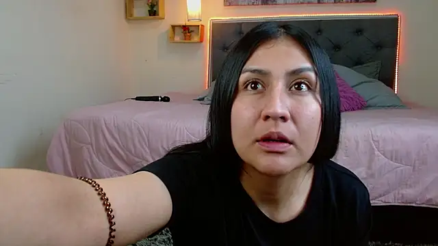 mia aira online show from 11-26-25, 03:34