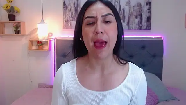 mia aira online show from 10-10-25, 03:13