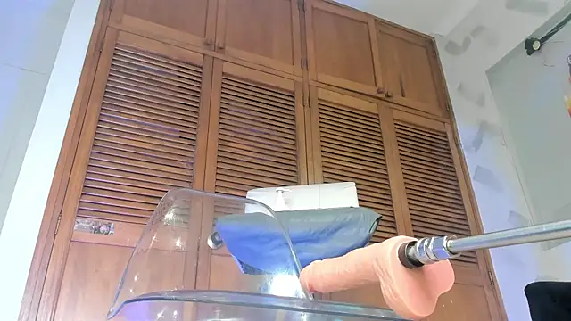 zoe backer online show from 10-11-25, 03:02