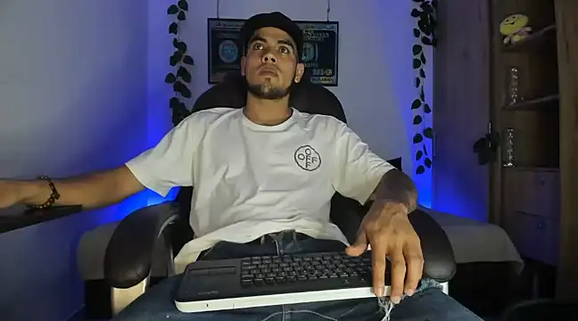 Snapshot of mikee_scooth chatting on 03-01-25, 01:53 mikee scooth online show from 03-01-25, 01:53