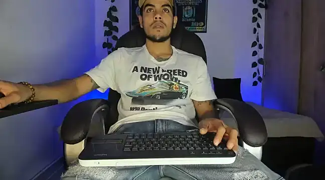 Snapshot of mikee_scooth chatting on 03-15-25, 12:25 mikee scooth online show from 03-15-25, 12:25