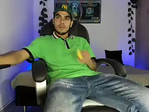 Snapshot of mikee_scooth chatting on 03-16-25, 03:25 mikee scooth online show from 03-16-25, 03:25