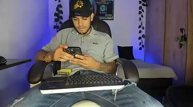 Snapshot of mikee_scooth chatting on 03-14-25, 02:31 mikee scooth online show from 03-14-25, 02:31