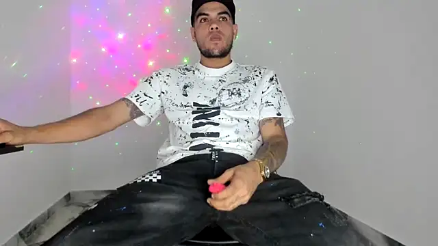 Snapshot of mikee_scooth chatting on 05-12-26, 08:15 mikee scooth online show from 05-12-26, 08:15
