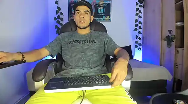 Snapshot of mikee_scooth chatting on 03-06-25, 08:16 mikee scooth online show from 03-06-25, 08:16