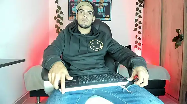 Snapshot of mikee_scooth chatting on 03-03-25, 03:16 mikee scooth online show from 03-03-25, 03:16