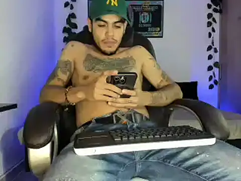 Snapshot of mikee_scooth chatting on 03-16-25, 06:31 mikee scooth online show from 03-16-25, 06:31