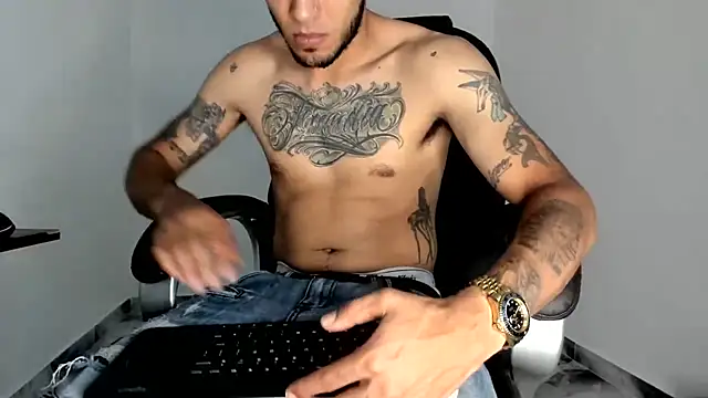 Snapshot of mikee_scooth chatting on 07-20-26, 06:43 mikee scooth online show from 07-20-26, 06:43