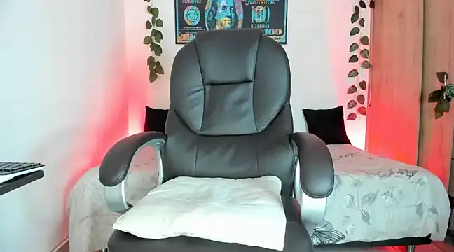 Snapshot of mikee_scooth chatting on 02-27-25, 02:14 mikee scooth online show from 02-27-25, 02:14