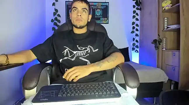 Snapshot of mikee_scooth chatting on 03-07-25, 03:29 mikee scooth online show from 03-07-25, 03:29