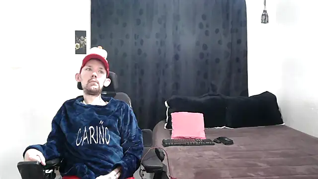 Snapshot of Sophia_and_Thomas chatting on 12-22-24, 11:22 Sophia and Thomas online show from 12-22-24, 11:22